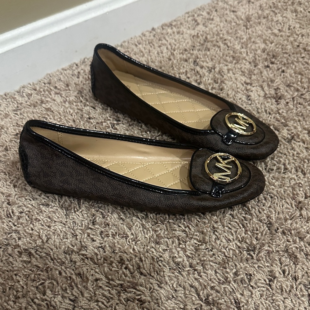 NEW Michael Kors Dark Brown Flats with Gold Logo size 8 - Picture 1 of 7